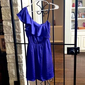 One shoulder size small BCBGeneration. Purple. Worn only a handful of times.